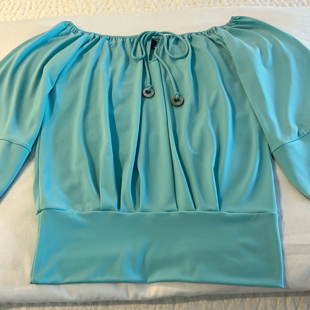 Peasant style top.Drawstring can be altered to wear below or on shoulder.